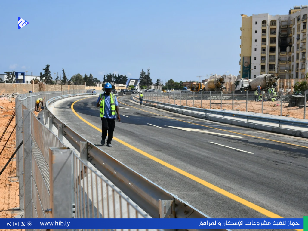 وتيرة العمل تتسارع في مشروع جسر طريق المطار